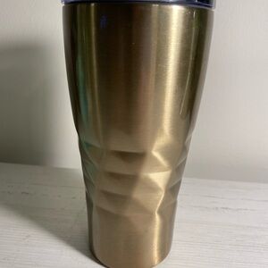 Elegant Gold Accented Drinkware